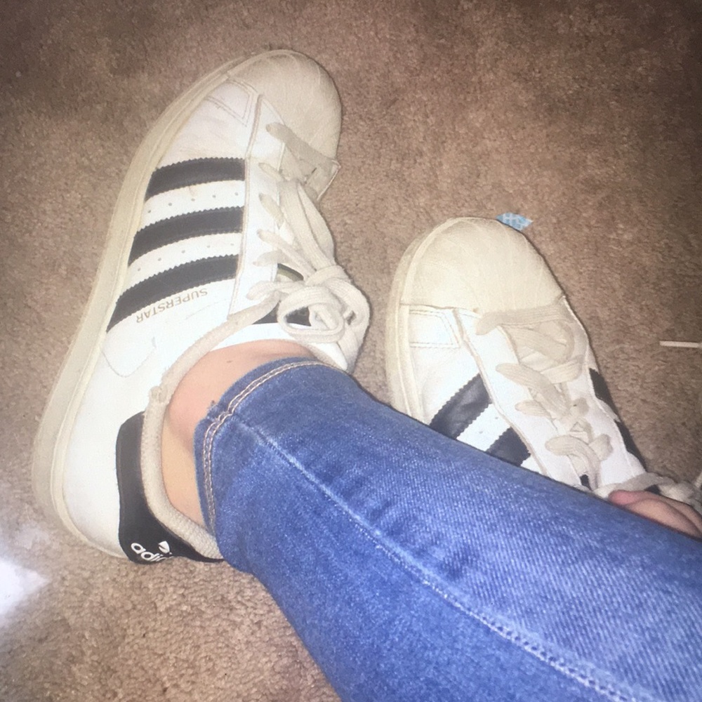 TRADING adidas superstars😍😍